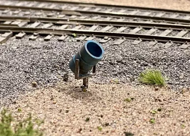 MACRail 206 - Yard Can w/ Stand (4 Pack)- HO Scale