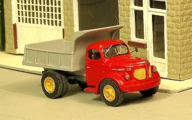 Sylvan Scale Models V-305 - 1940-49 REO Dump Truck- HO Scale Kit